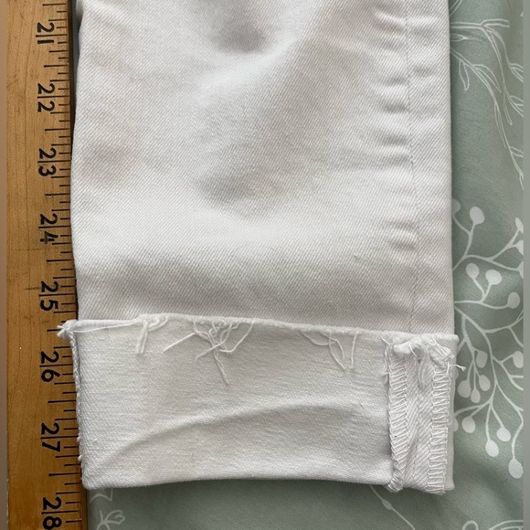 Orvis Women’s White Denim Jeans, Straight Leg Raw Hem Rolled, 27” Inseam; Size 6 - Picture 8 of 9